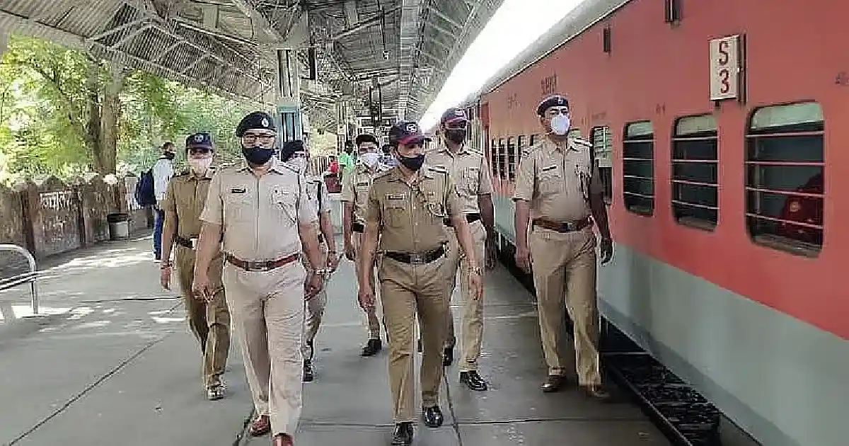 Howrah Eviction Drive: Railways Demolish Illegal Settlements in Tikiapara