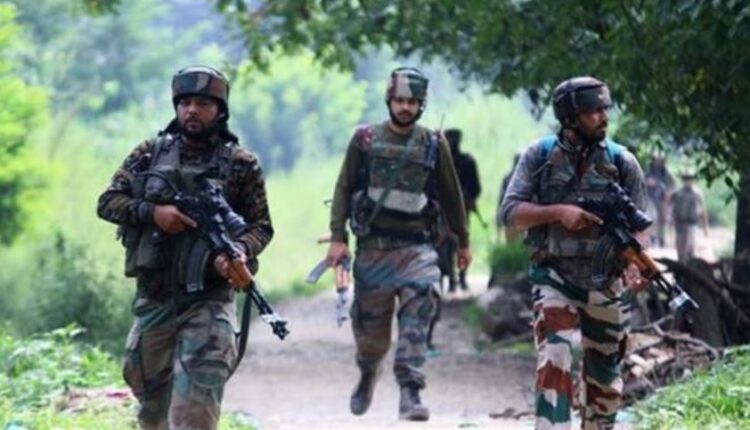 Police Mena Donated Blood To Save Maoist.