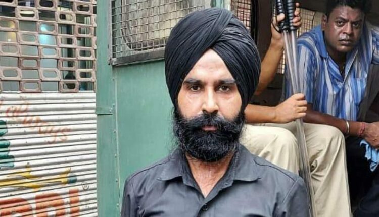 Sikh Man Turban Pulled