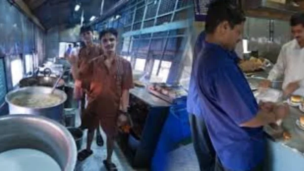 Indian Railways: দূরপাল্লার ট্রেনে বাতিল প্যান্ট্রি কার, এবার আসছে ১৬০ কিমি গতির ‘হট বুফে’ কোচ