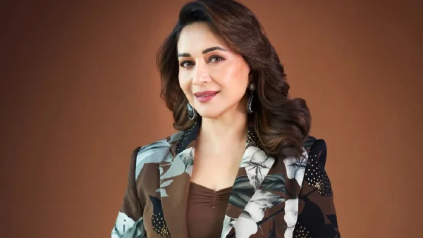Madhuri Dixit: ‘একে কিছু খাওয়াও, বড্ড রোগা!’ ১৬ বছর বয়সের বডি শেমিং নিয়ে মুখ খুললেন মাধুরী দীক্ষিত