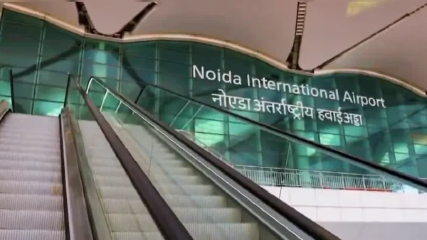 Noida International Airport: জেওয়ার বিমানবন্দর থেকে উড়ল প্রথম উড়ান, ৭ কোটি যাত্রীর লক্ষ্য যোগী সরকারের