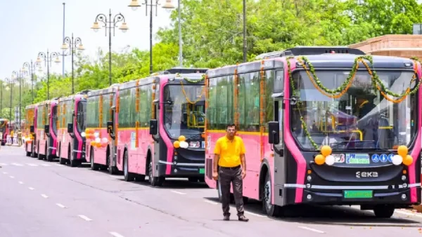 পিজিইটি পরীক্ষা বাতিল, লক্ষ লক্ষ পরীক্ষার্থীর ভবিষ্যতের দাবিতে সরব বিরোধীরা