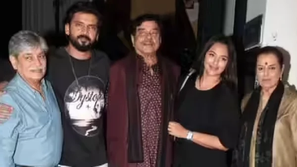Sonakshi-Zaheer Dinner: শত্রুঘ্ন সিনহার সঙ্গে ডিনার টেবিলে জাহির, ভাইরাল ছবি ঘিরে চর্চা