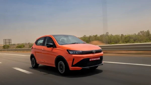 Tata Tiago 2026 Review: ৩৬০ ডিগ্রি ক্যামেরা ও প্যাডেল শিফটার্স, আমূল বদলে যাওয়া নতুন টাটা টিয়াগোর বিস্তারিত রিভিউ