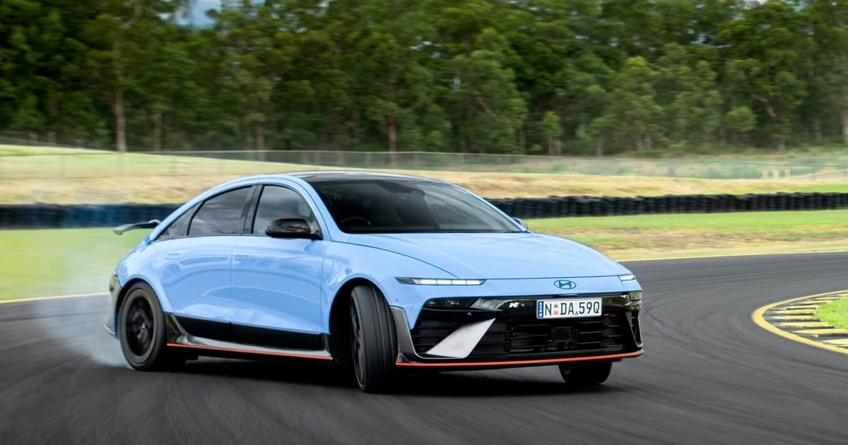 EV Simulation Tech: ইলেকট্রিক গাড়িতেও মিলবে পেট্রোল-ডিজেলের আমেজ, শব্দ ও গিয়ার বদলের নকল প্রযুক্তি আনছে অটো সংস্থাগুলি